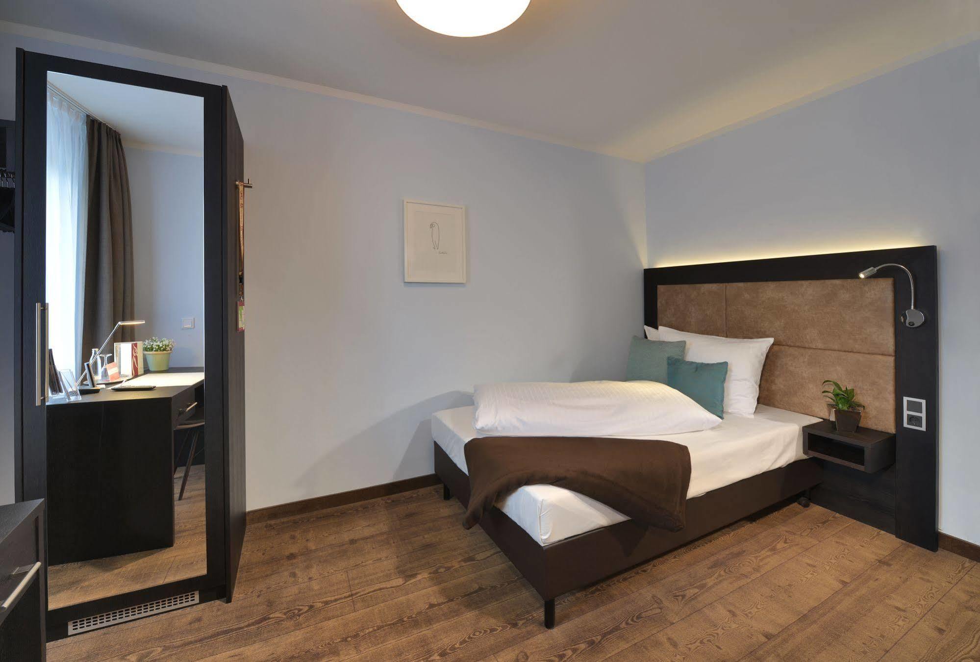 Hotel Uhu Gaestehaus Superior Cologne