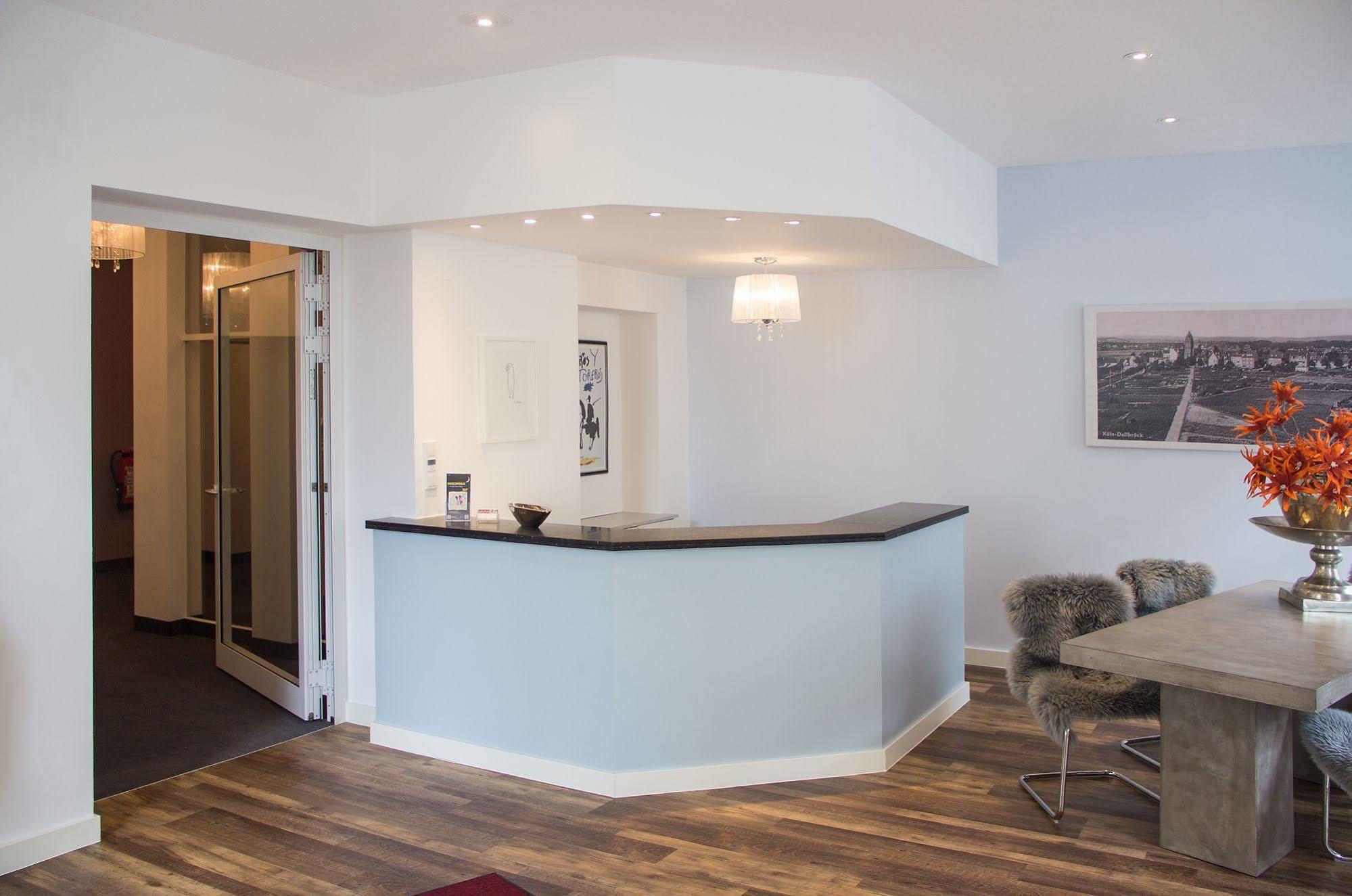 Uhu Gaestehaus Superior Hotel Cologne