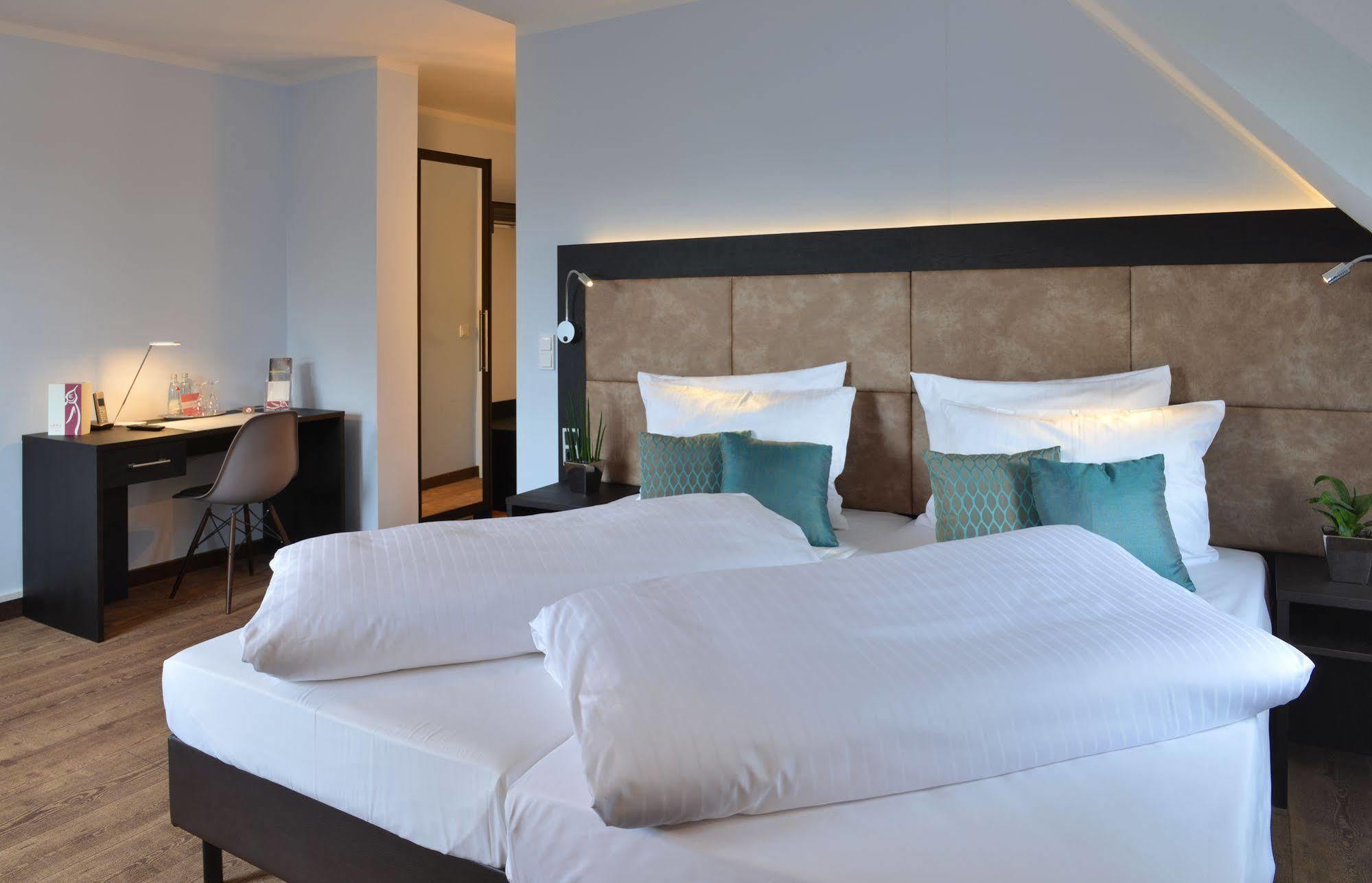 Uhu Gaestehaus Superior Hotel 3*