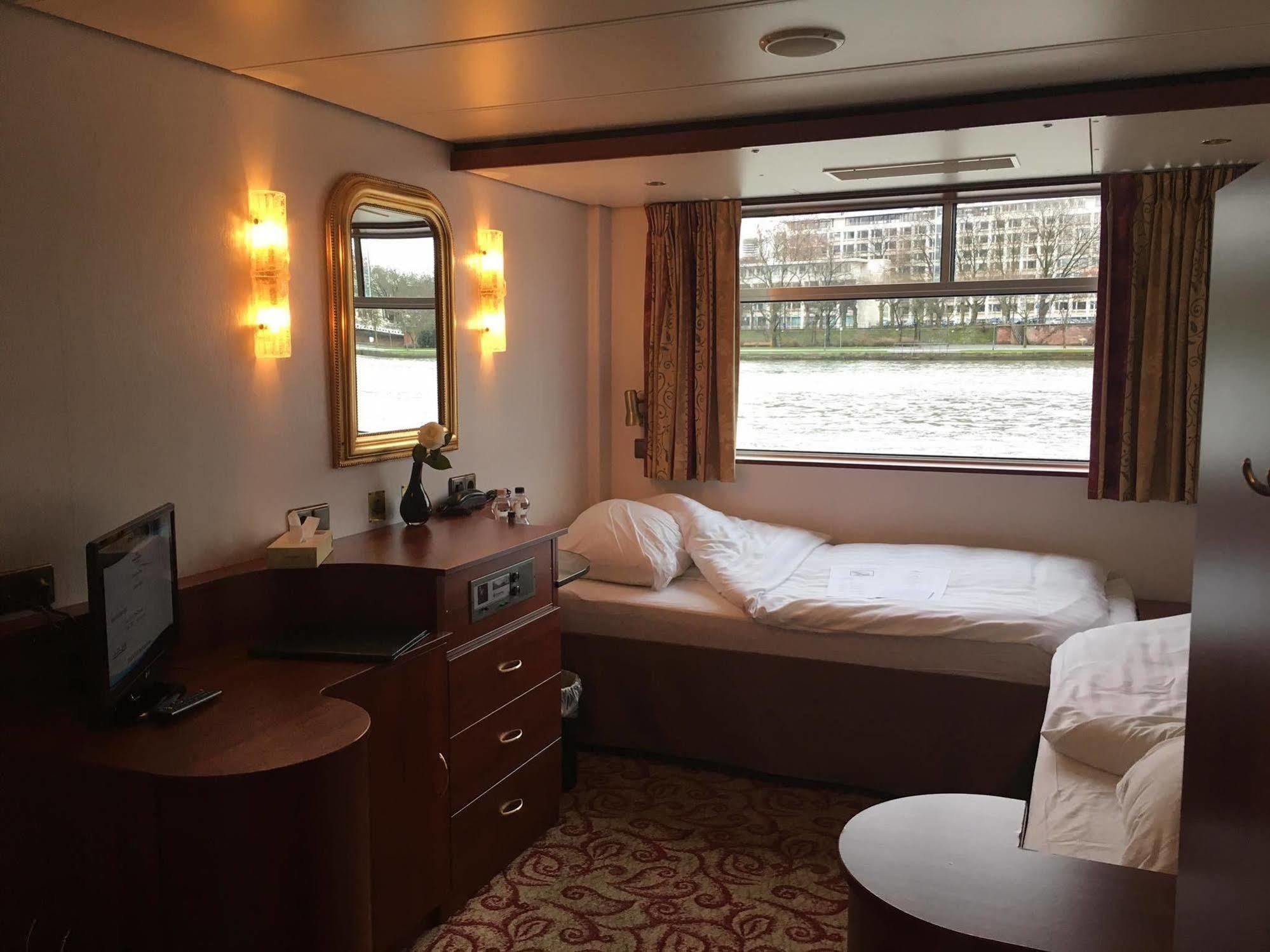 Hotel Knm Ms Switzerland Ii - 3*