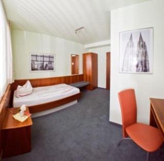Weidenpescher Hof 2*