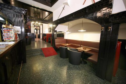 Novum Ahl Meerkatzen Altstadt Köln