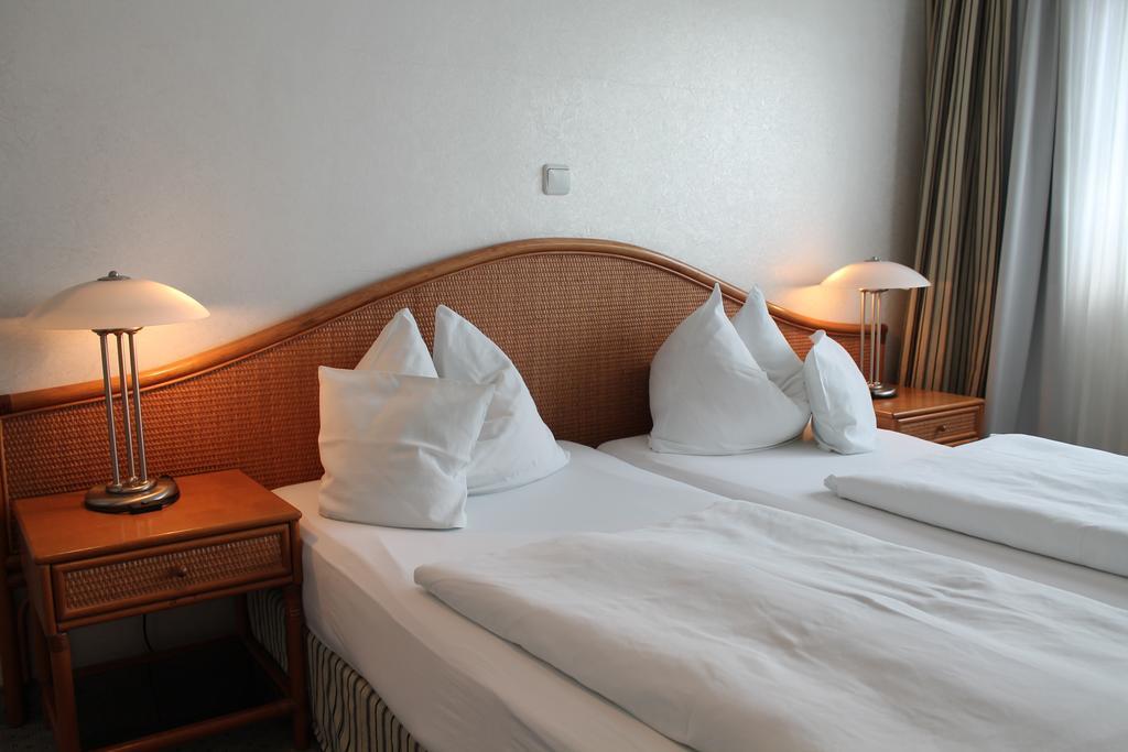 Altera Pars 3* Cologne