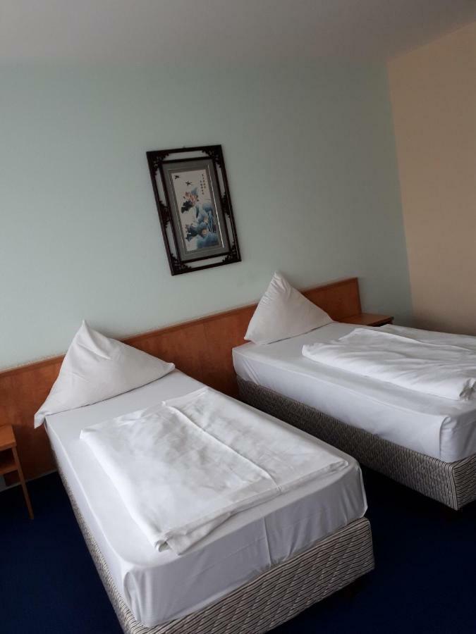 Hotel Am Flughafen Kolonia