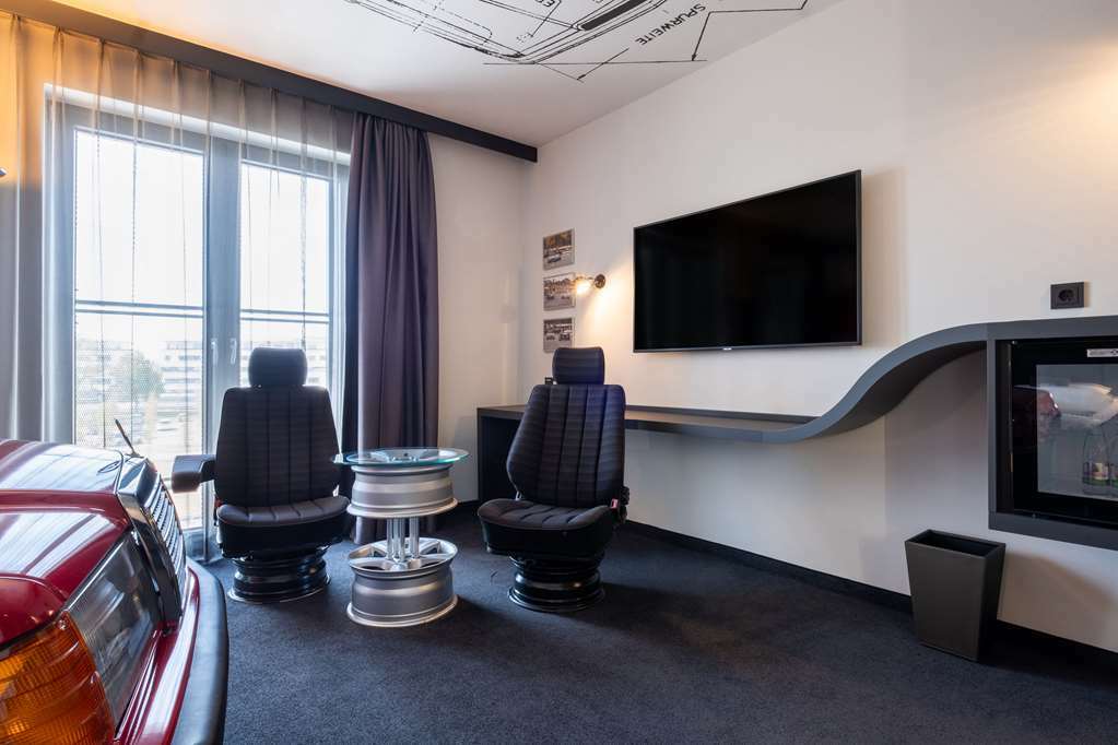 Hotel V8 At Motorworld 4*