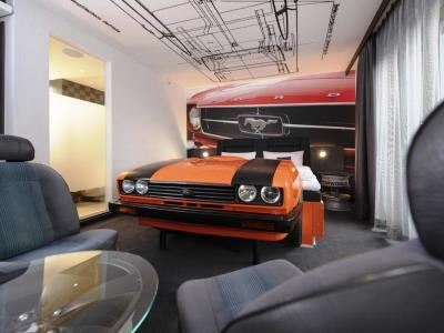 V8 At Motorworld