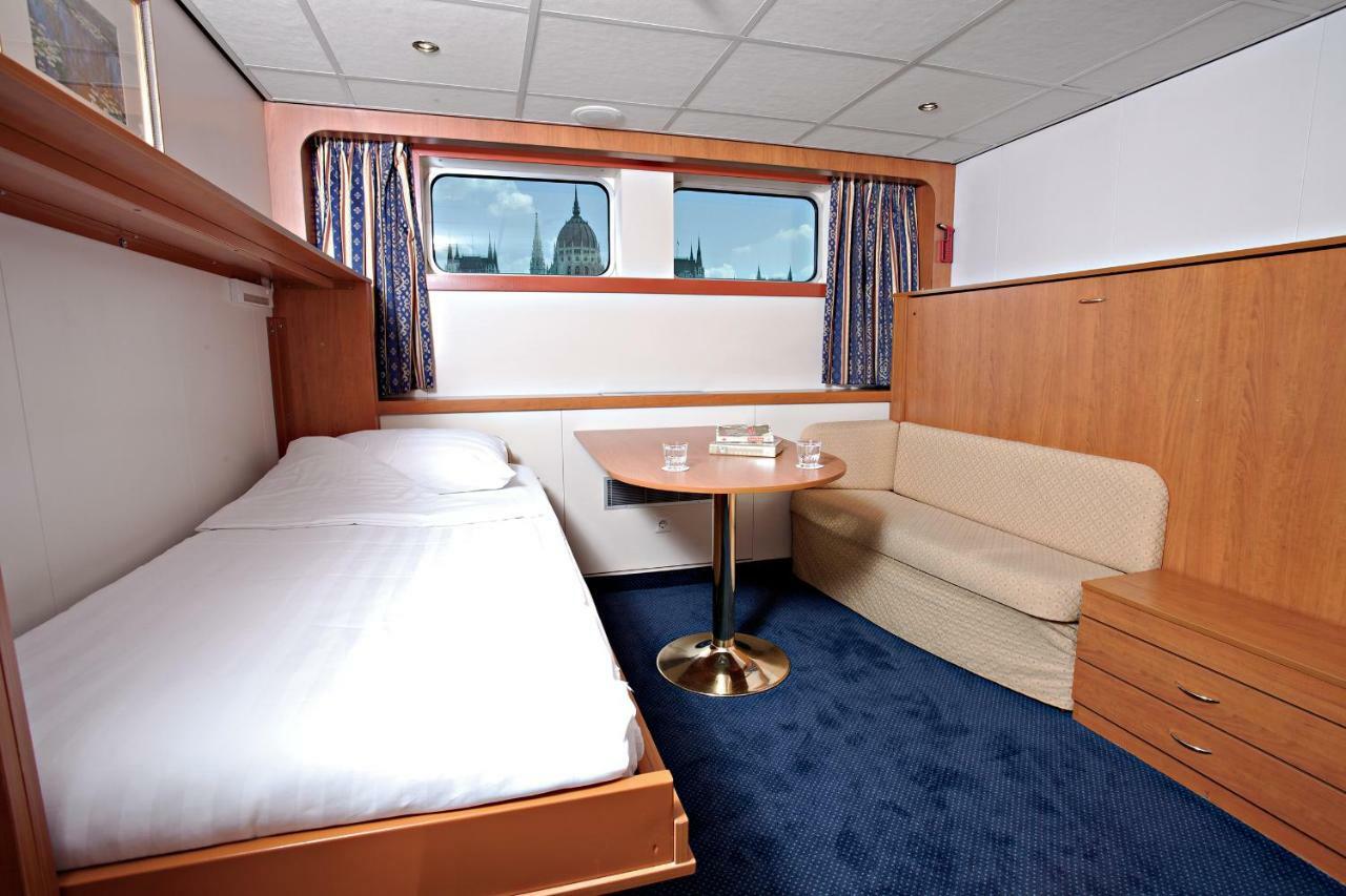 Fairtours Hotelschiff Dutch Melody**** Botel *