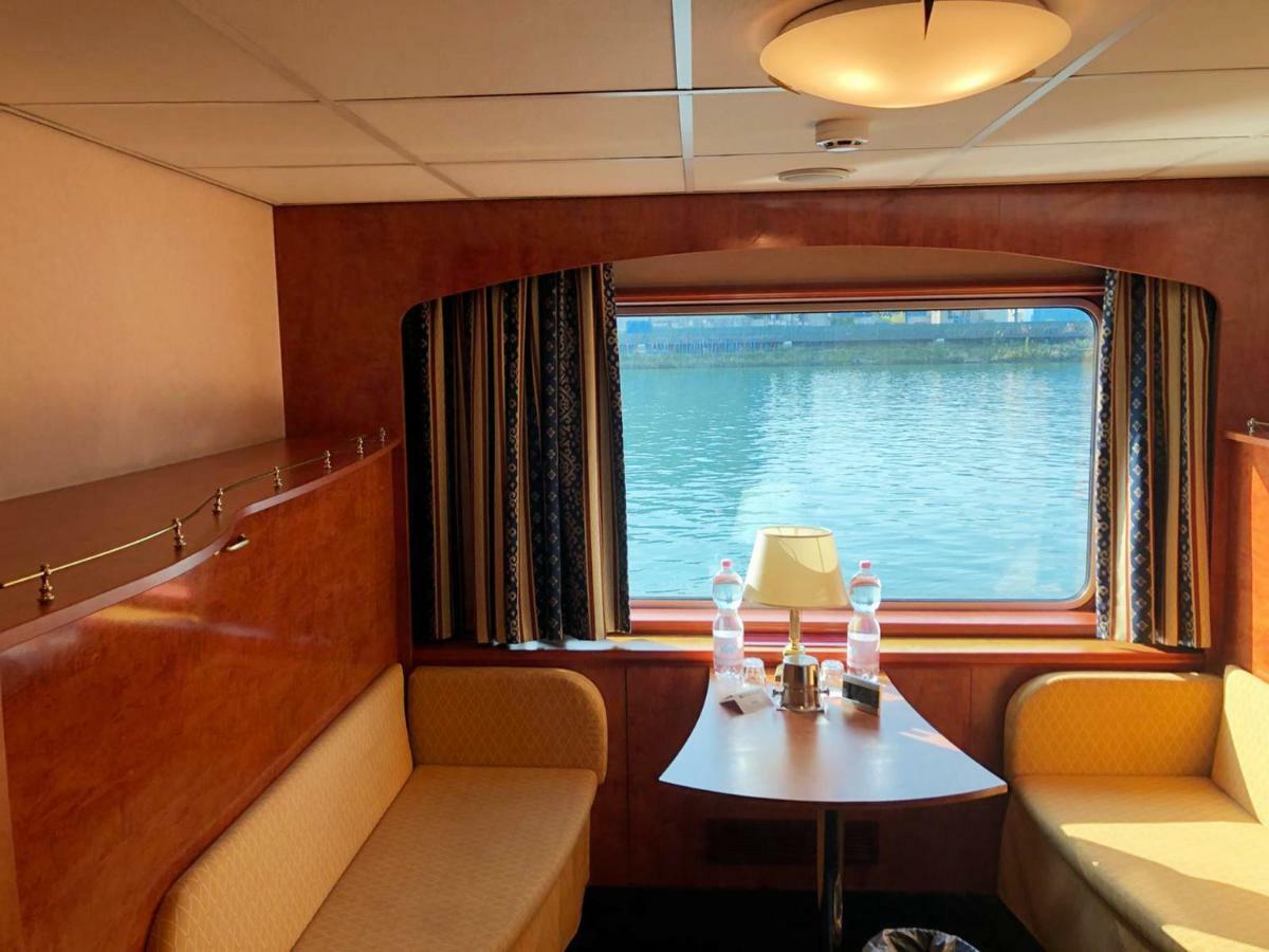 Fairtours Hotelschiff Dutch Melody**** Botel *