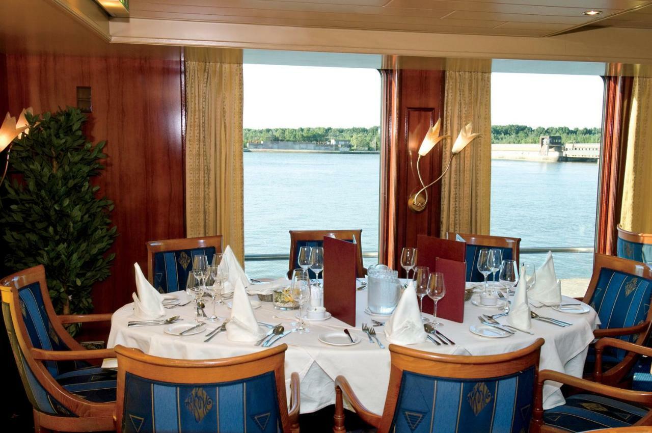 Fairtours Hotelschiff Dutch Melody**** Botel