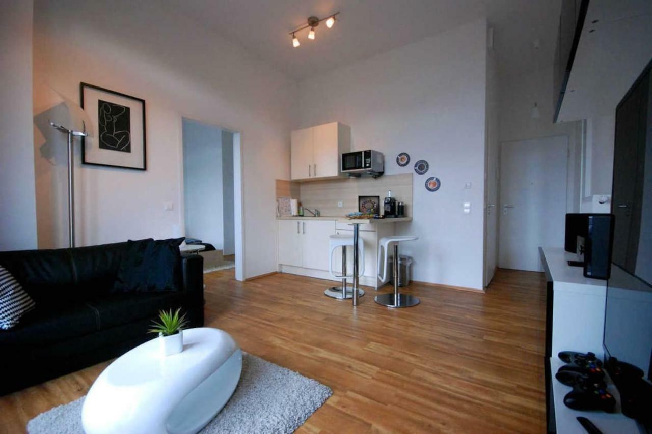 Exklusives Penthouse! Mit Wlan, Tiefgarage, 2 Fernseher Etc. * Cologne