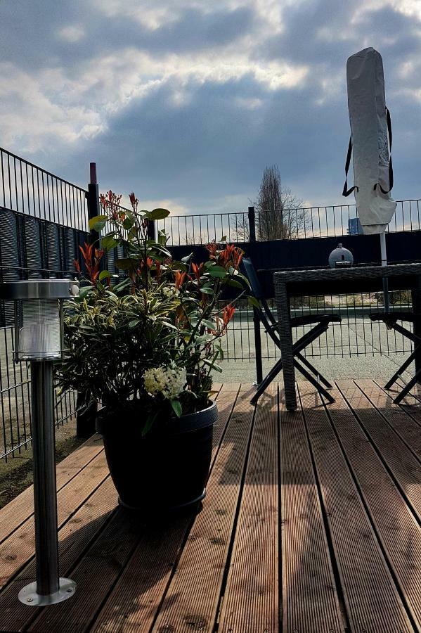 Zwei Schicke Mit Parkplatz * Cologne