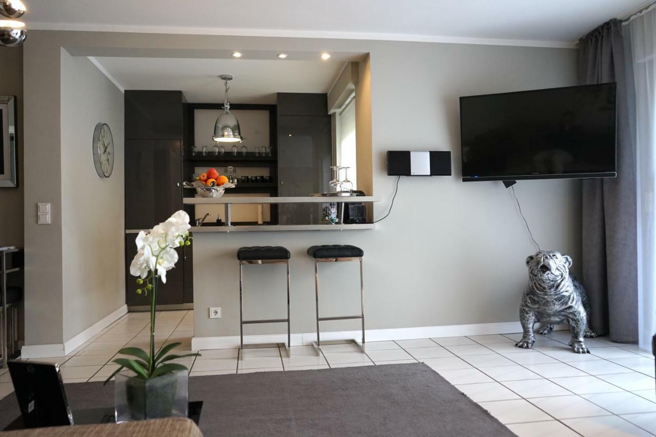 Luxury Apartment *
