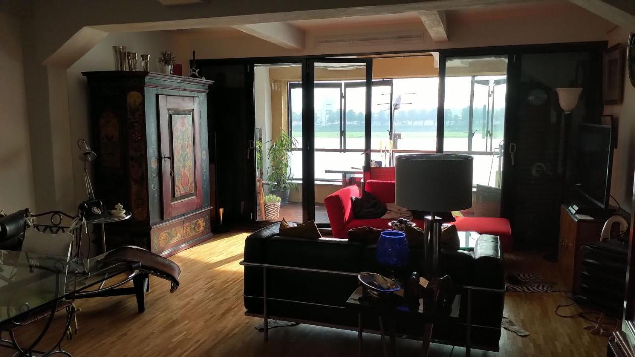 Großzügiges Mit Badezimmer In Rheinwohnung Habitación en casa particular Colonia