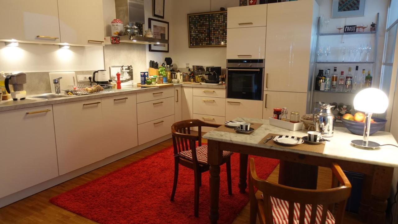 Homestay Grosszuegiges Mit Badezimmer In Rheinwohnung Cologne