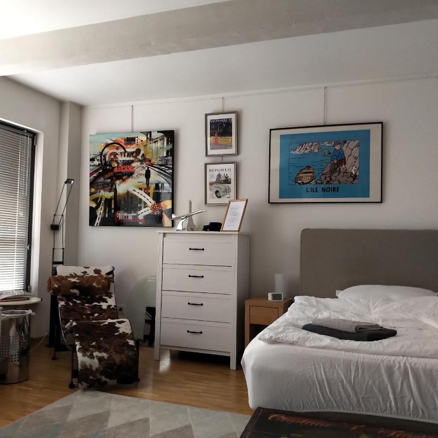 Großzügiges Mit Badezimmer In Rheinwohnung Habitación en casa particular Colonia