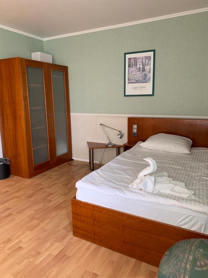 Guest house A 57 Longerich 10 Min Zum Zentrum Cologne