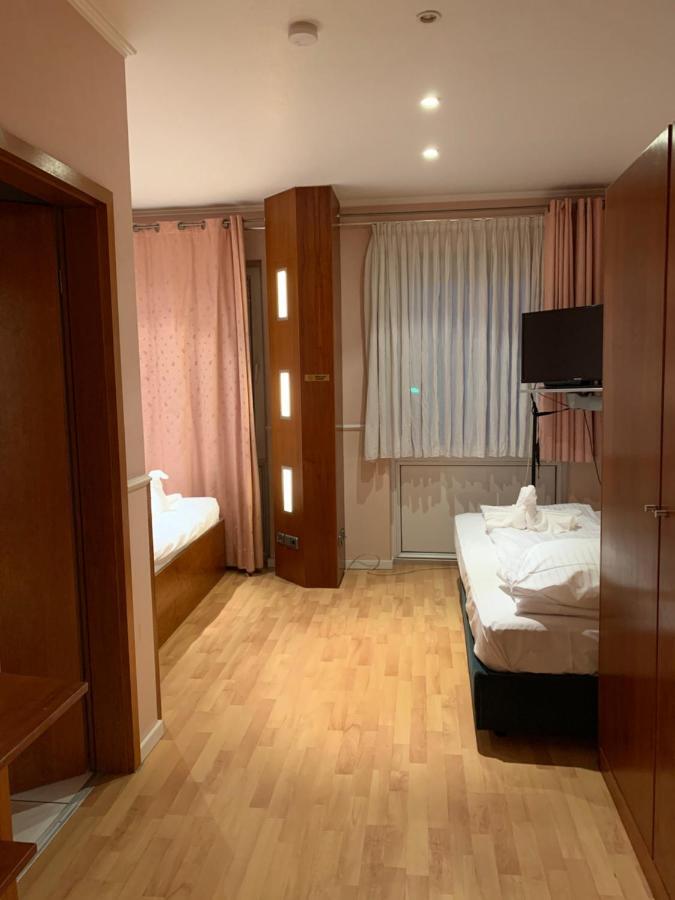 Guest house A 57 Longerich 10 Min Zum Zentrum Cologne