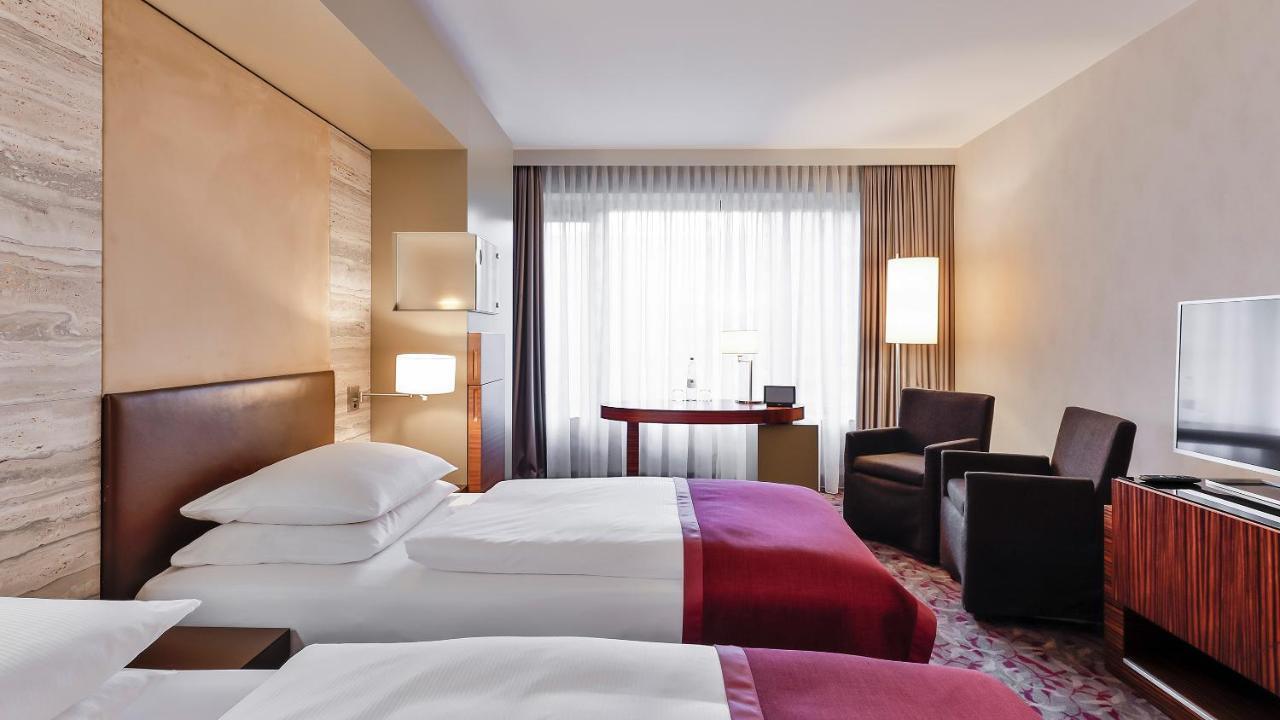 Hotel Dorint Am Heumarkt 4*