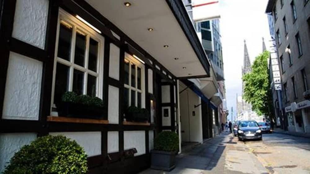 Hotel Dom Am Roemerbrunnen Cologne