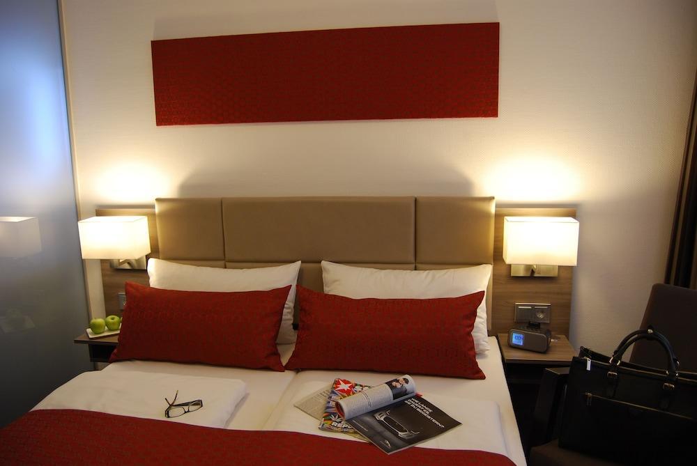 Hotel Dom Am Roemerbrunnen 3*