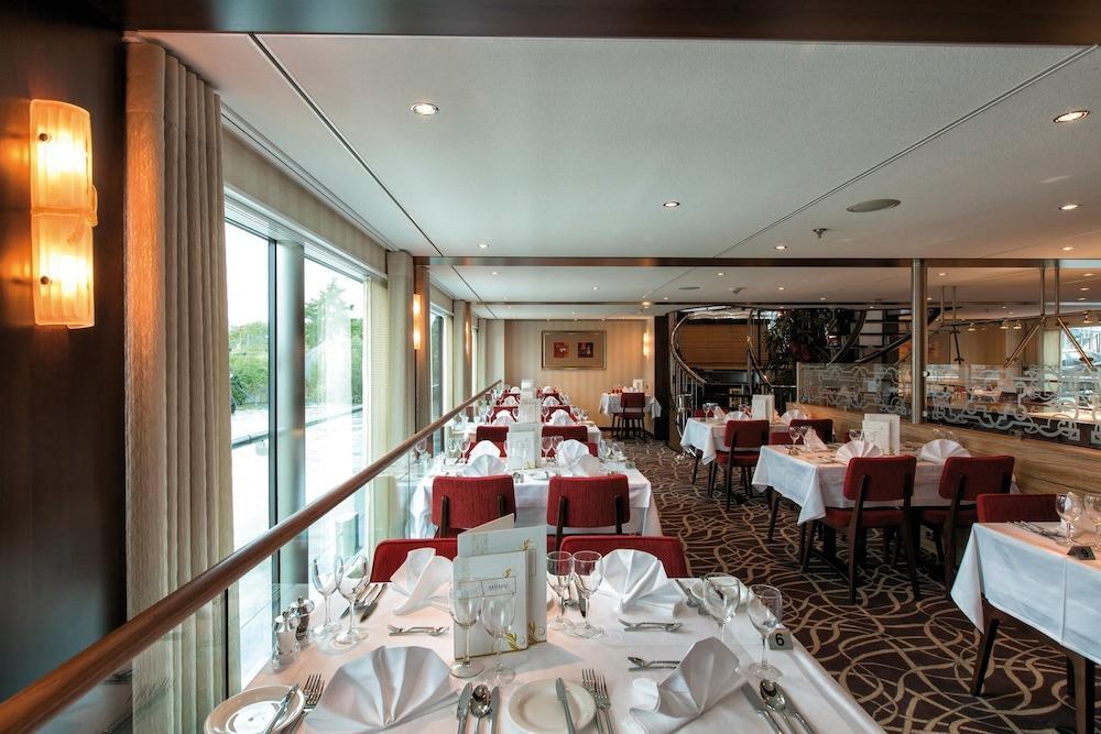 Crossgates Hotelship 4 Star - Altstadtnord - Hotel Cologne