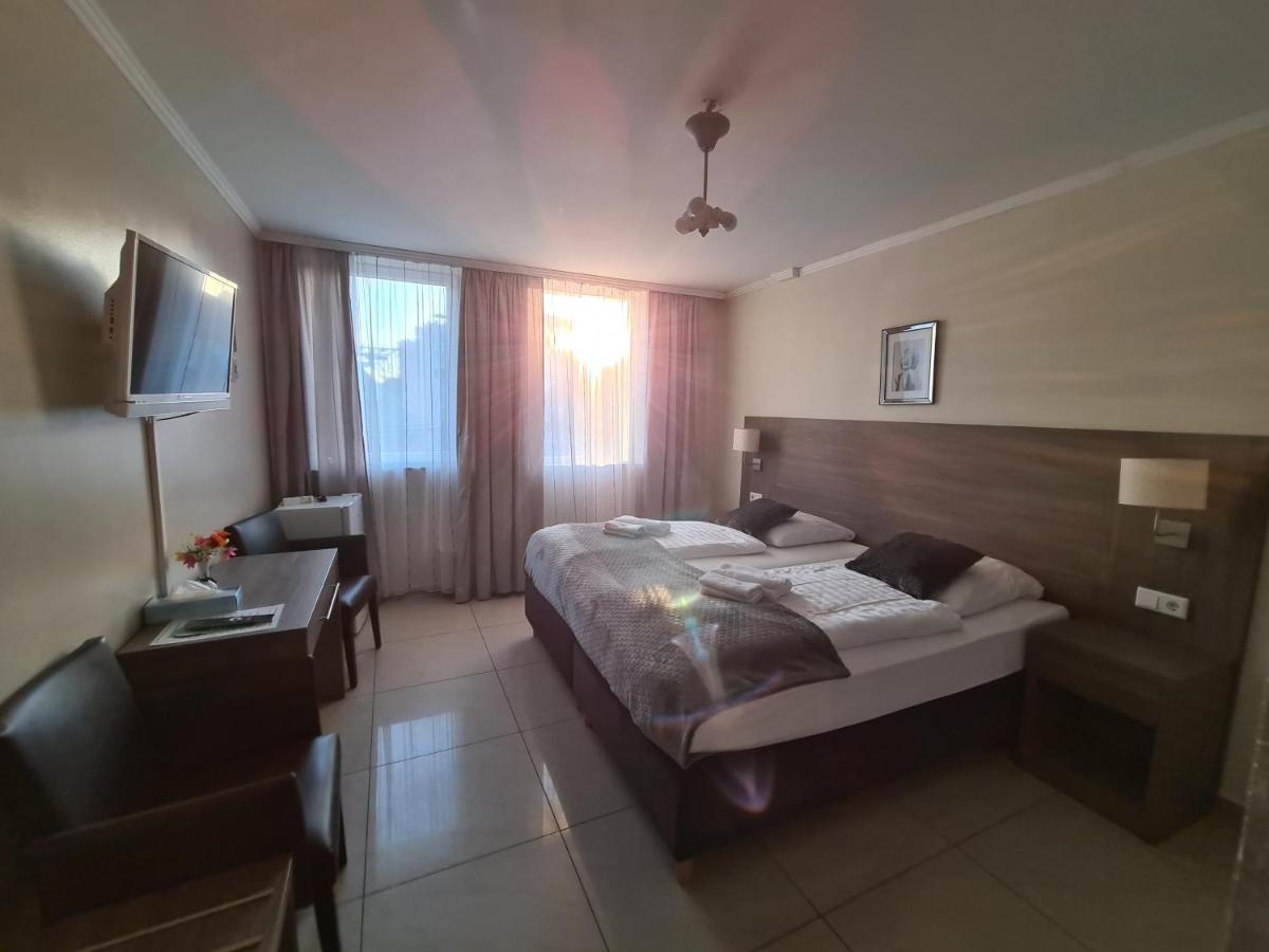 Cara Hotel