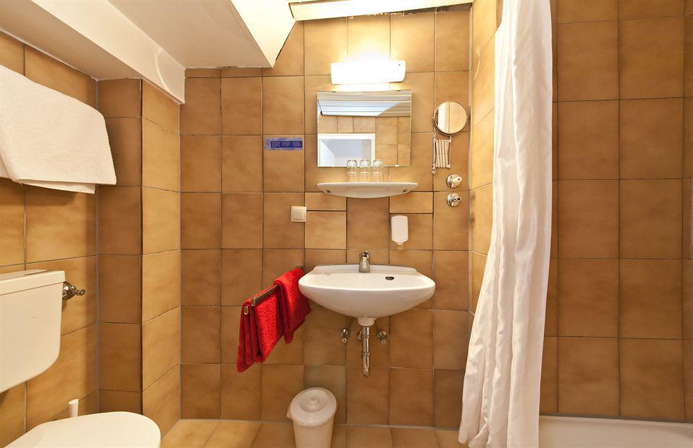Hotel Ahl Meerkatzen 3*