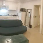 Apartment Mit Schoener, Moderner Einrichtung