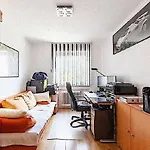 Ausgezeichnete Wohnung In Koeln Mit Guter Aussicht