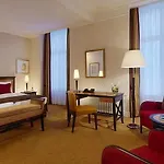 Dom Hotel