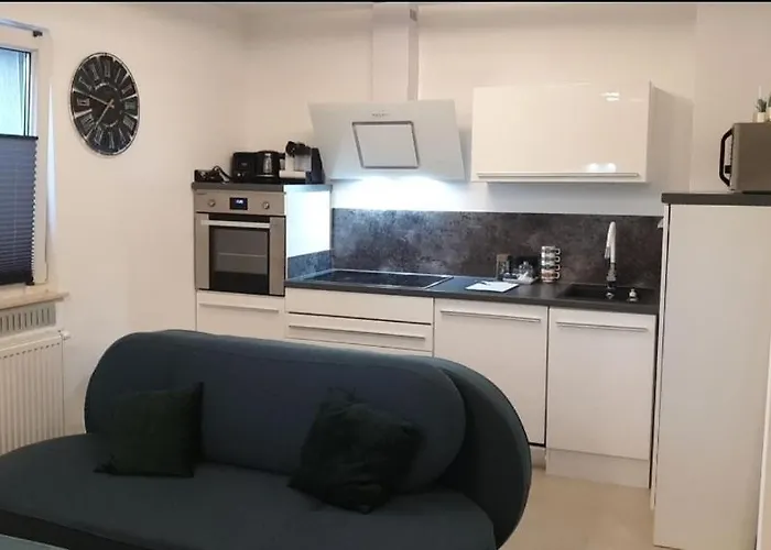 Apartment Mit Schoener, Moderner Einrichtung