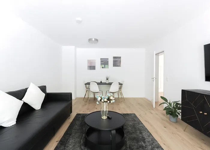 Grosse Gemuetliche Wohnung Mit Waldblick