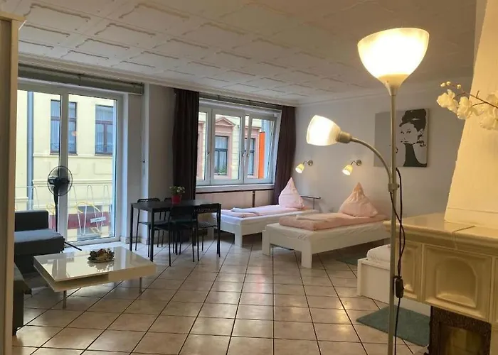 Central 3 Bedroom Apartment, Cologne Friesenstr