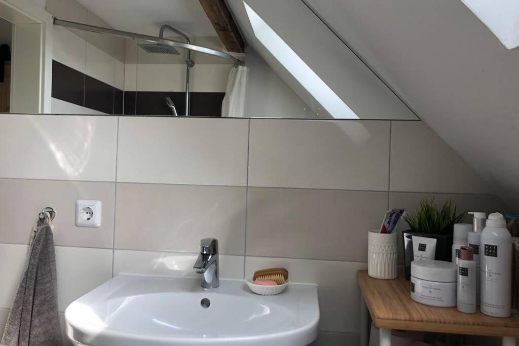 Idyllische Ferienwohnung Mit Rheinblick Cologne