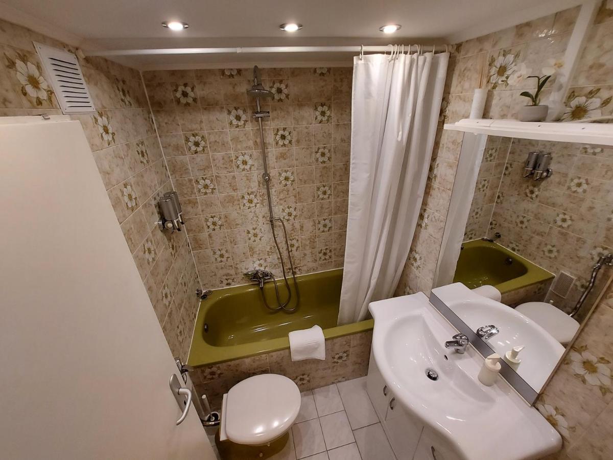 Vintage Apartment *