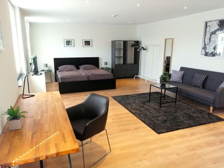 Appartement - Modern, Gemuetlich, Eigener Parkplatz Keulen