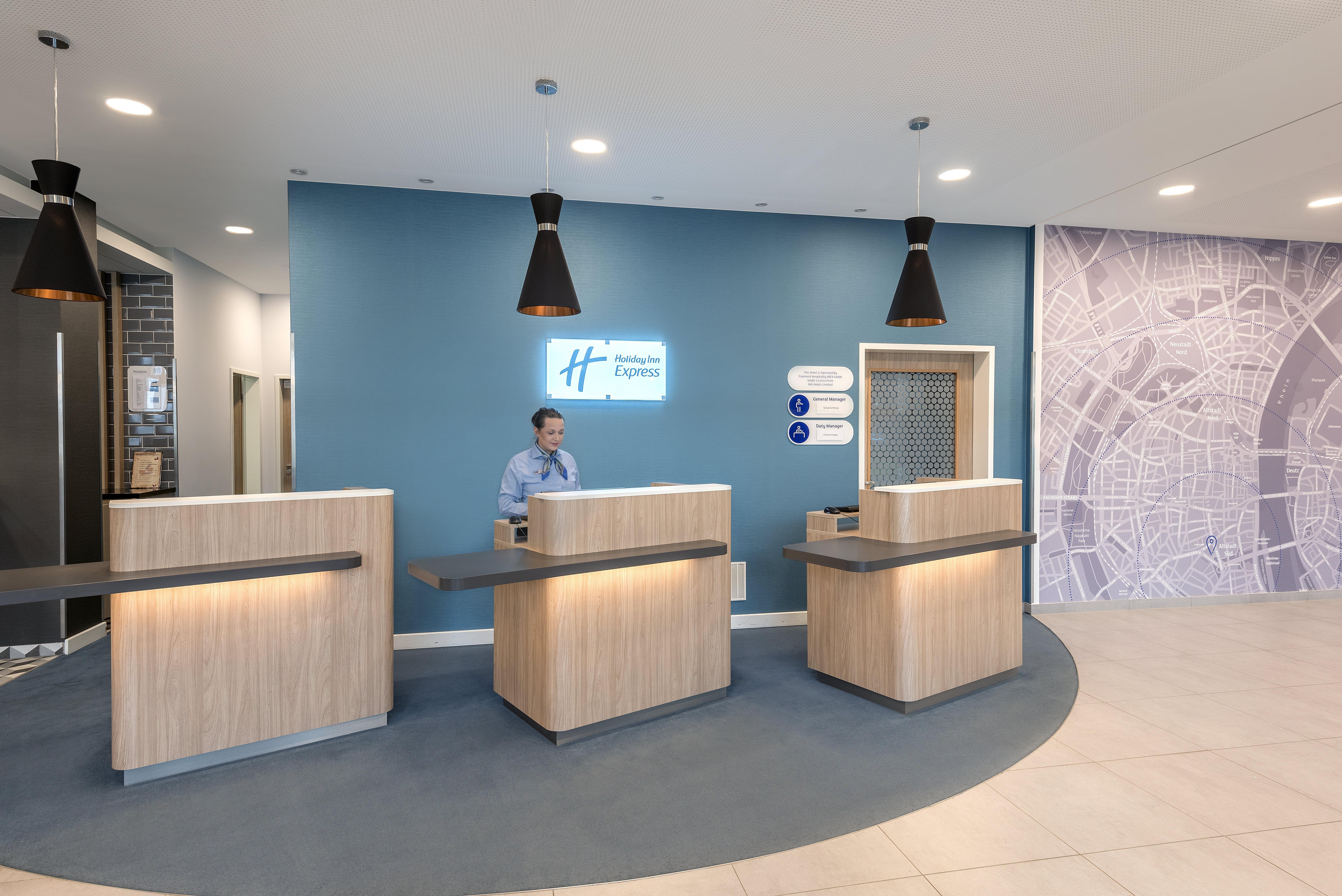 Express - - Centre