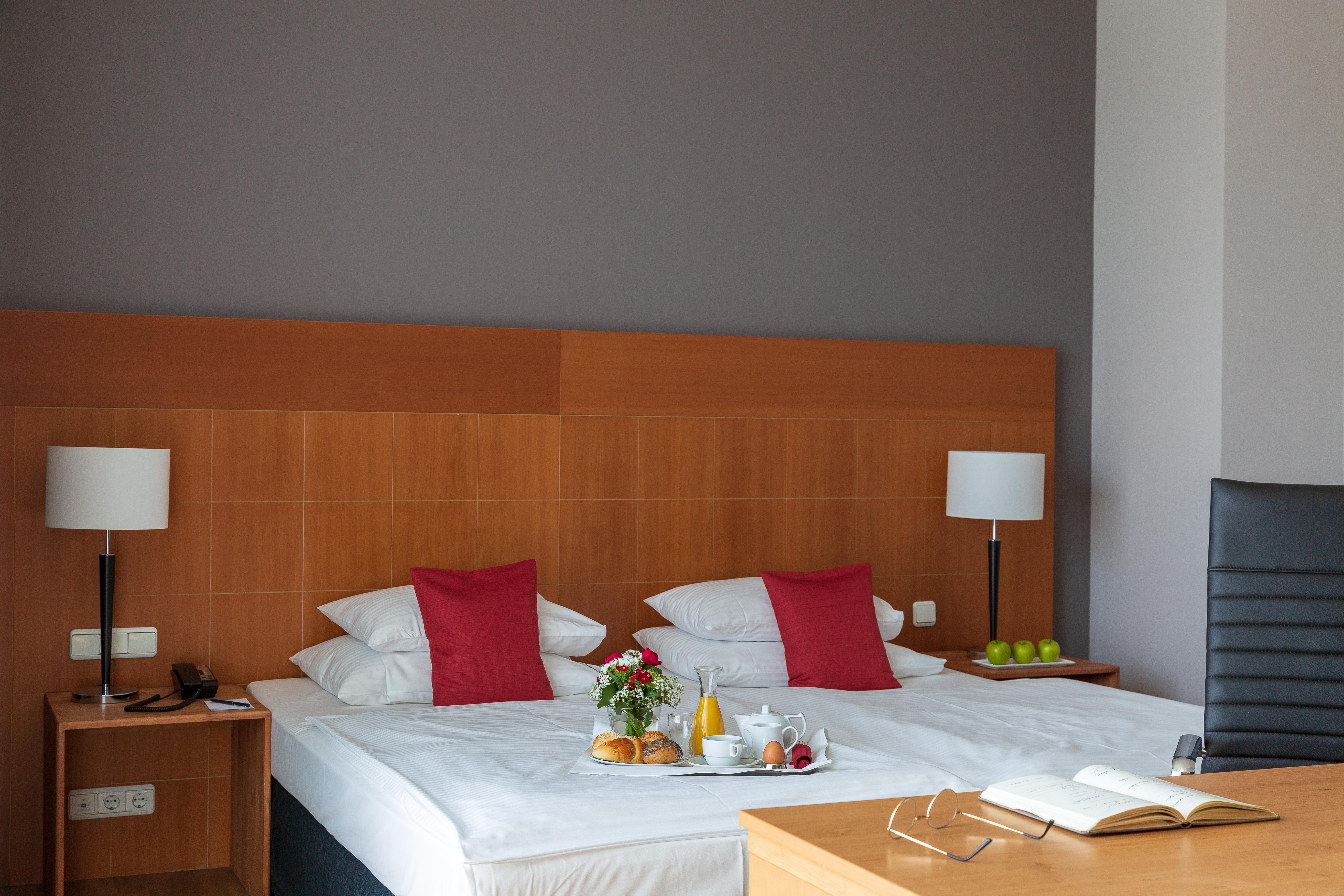 Plaza Premium 4*