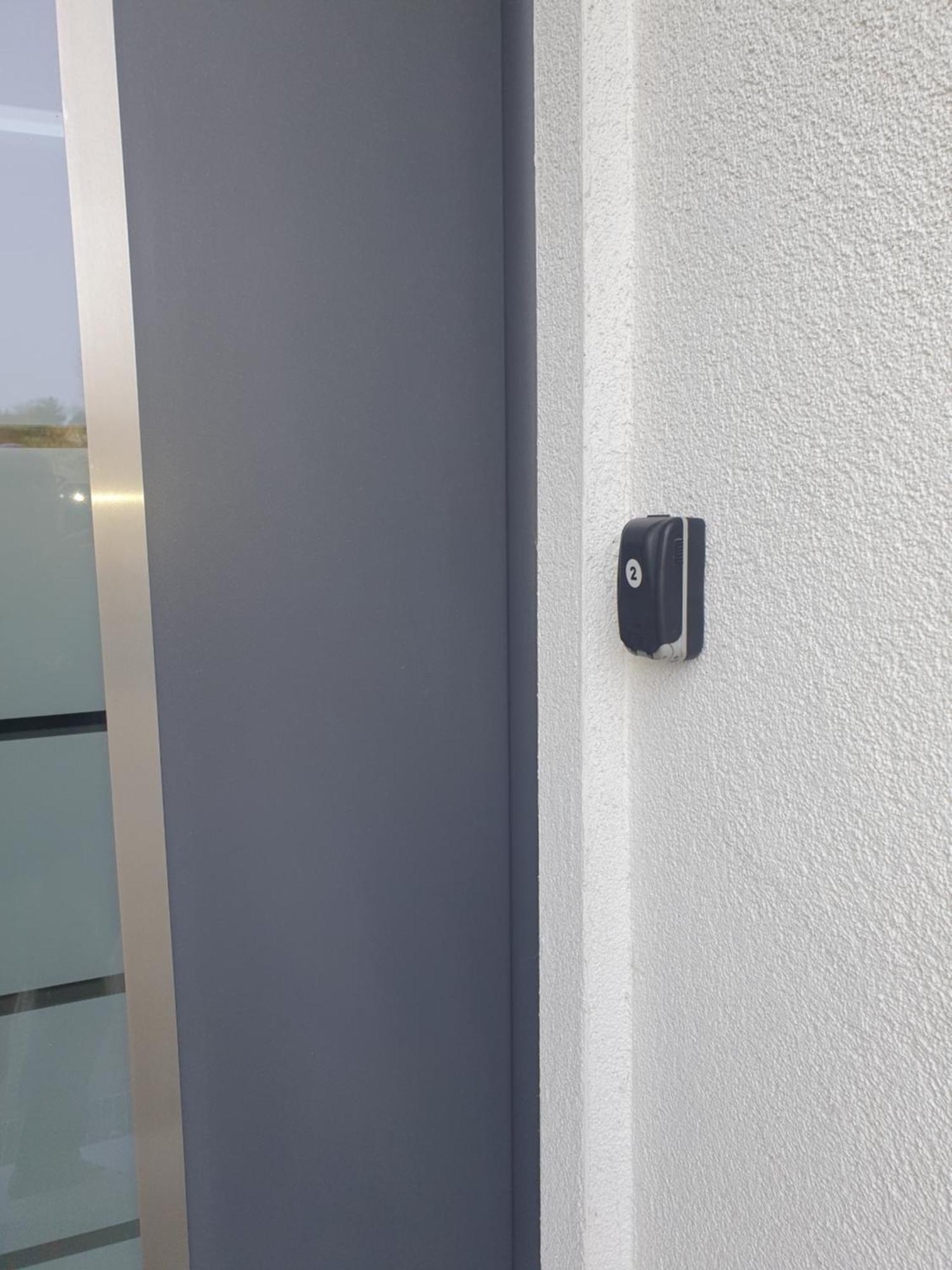 Zwei Schicke Mit Parkplatz