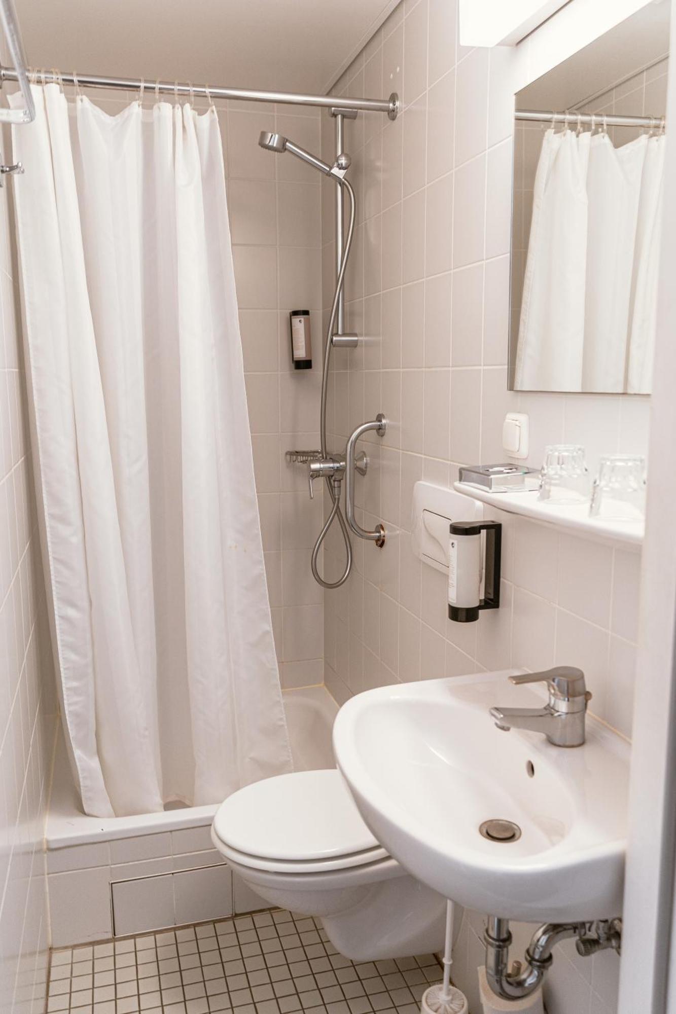 Tagungs Und Gaestehaus St Georg Inn Colonia