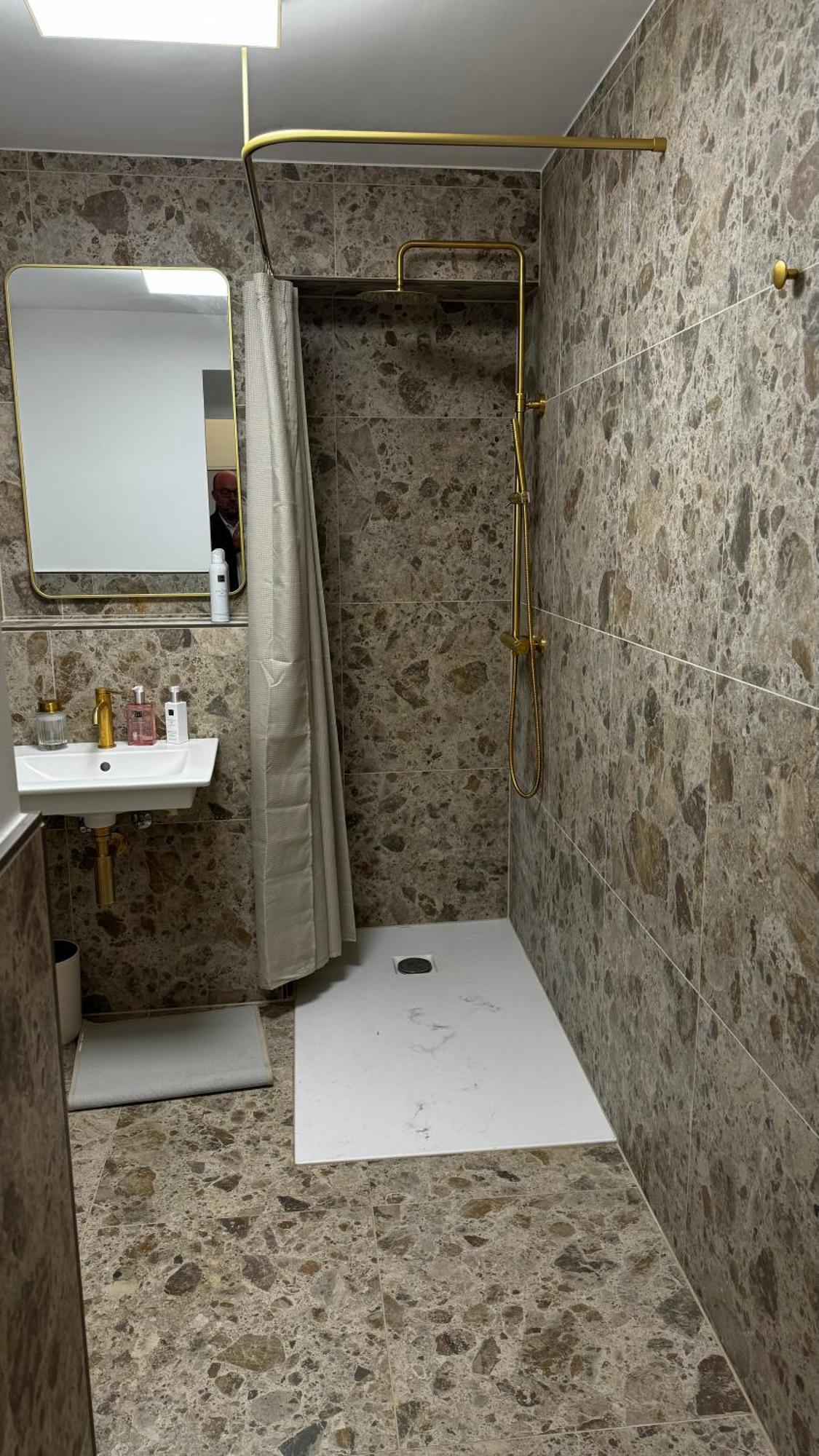 Mitten In Der Koelner - Design Trifft Altbau