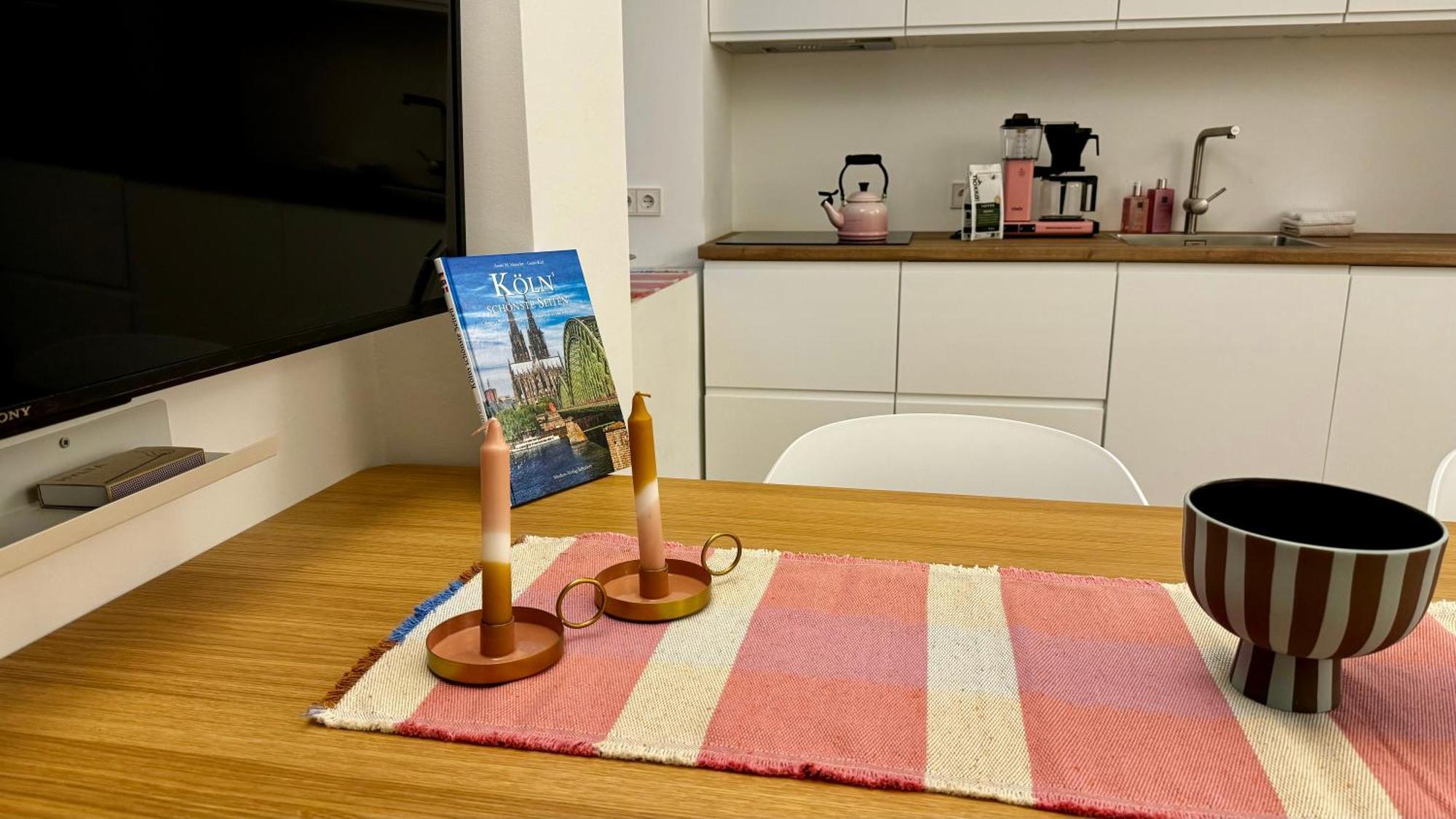 Mitten In Der Koelner - Design Trifft Altbau Apartment *