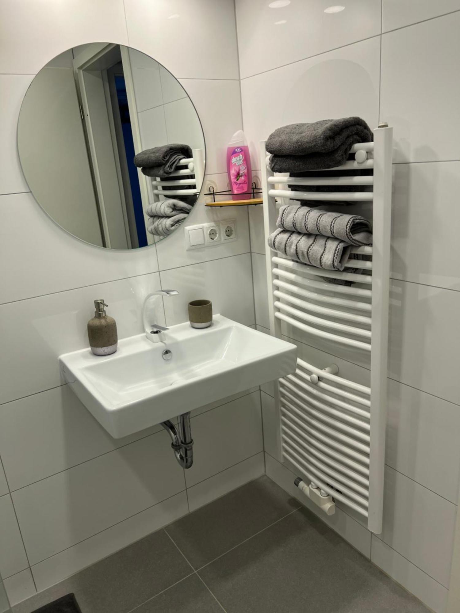 Geraeumige Auch Familienfreundlich Bis 4 Personen Apartament Kolonia