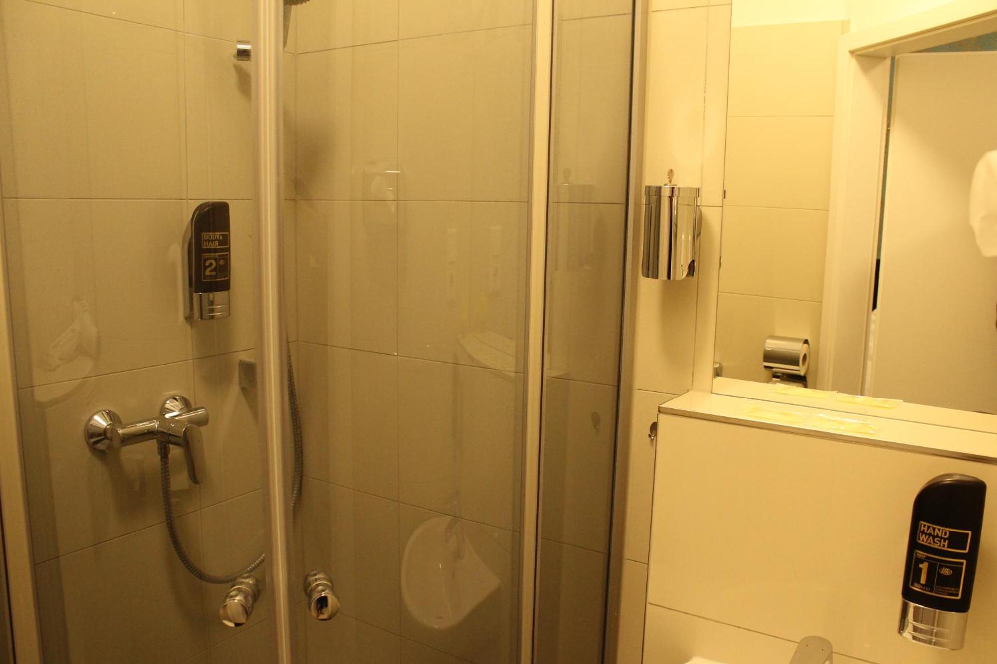 Hotel Momomotel - Self Check-in Am Stadion Kolonia