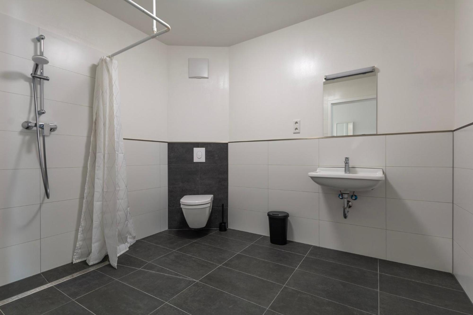 T&k - Bergisch Gladbach - 7 Comfortable - 20 Min To Fair Messe Apartment