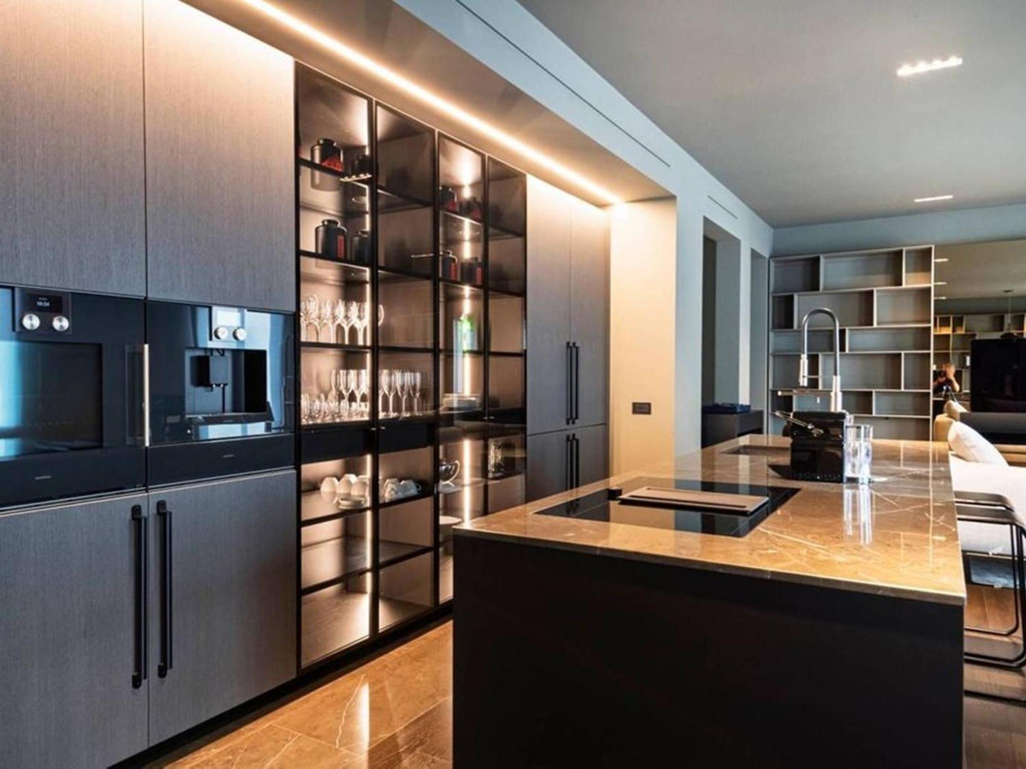 Rhein Crown - A Timeless Above The River Apartment
