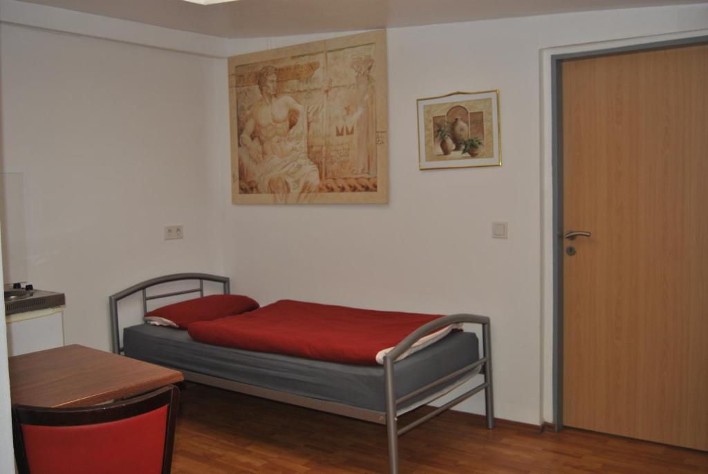 Koelnotel Hostel, & *