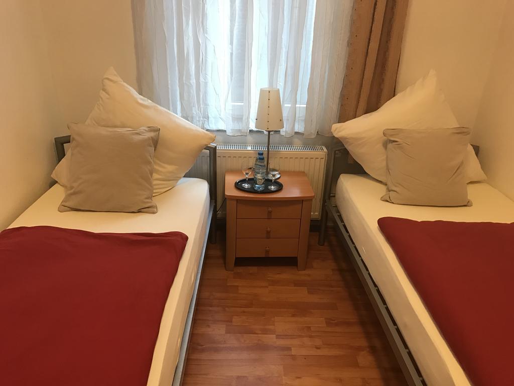 Koelnotel Hostel, & *