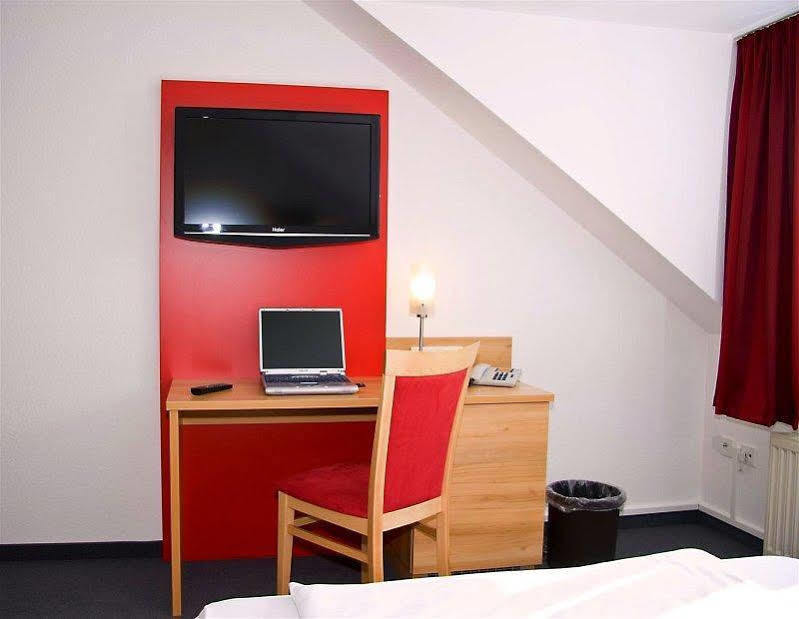 Airport Karsten Hotel