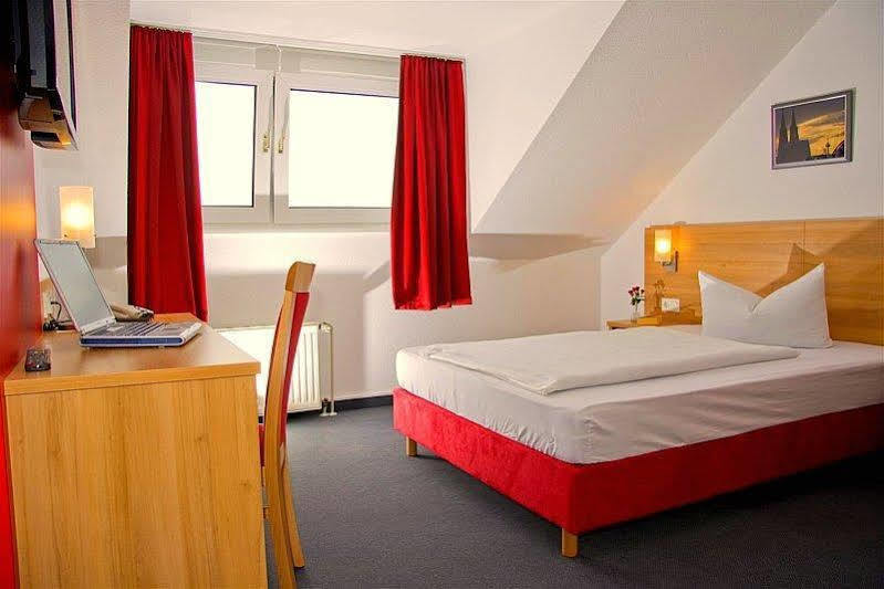 Airport Karsten 3* Cologne